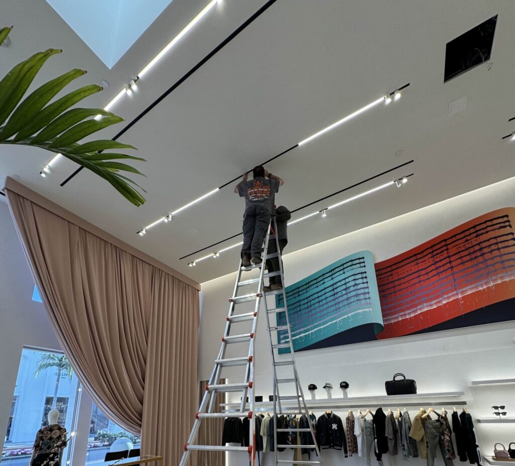 the handy geeks fixing lighting fixture in AMIRI - Rodeo