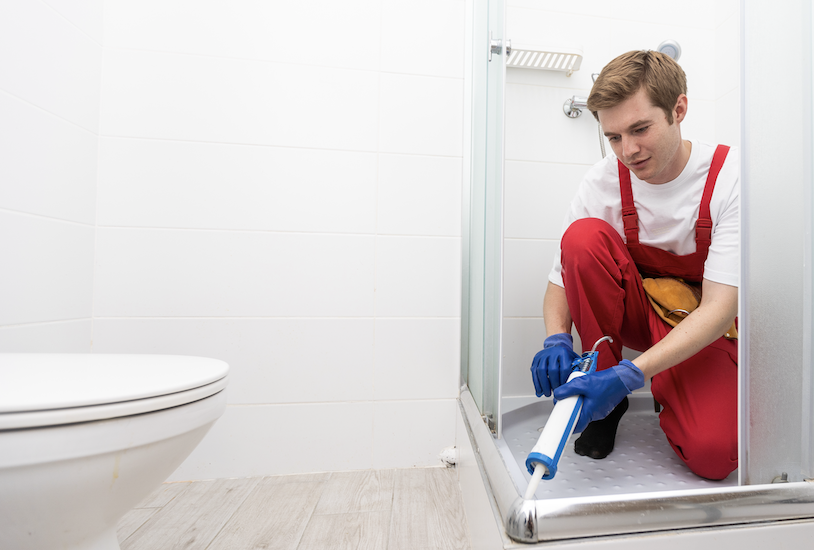 Bathroom Caulking Los Angeles (2025 Cost & Resealing Guide)