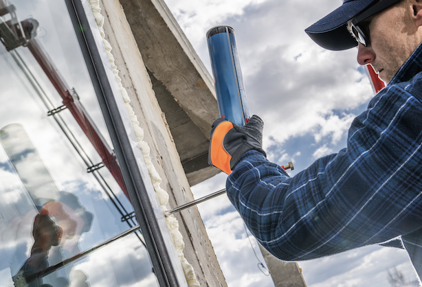 Window Caulking Los Angeles (2025 Cost & Energy Efficiency Guide)